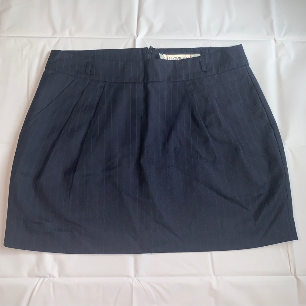 28 Navy w Blue Pin Stripe Short Skirt w Pleats